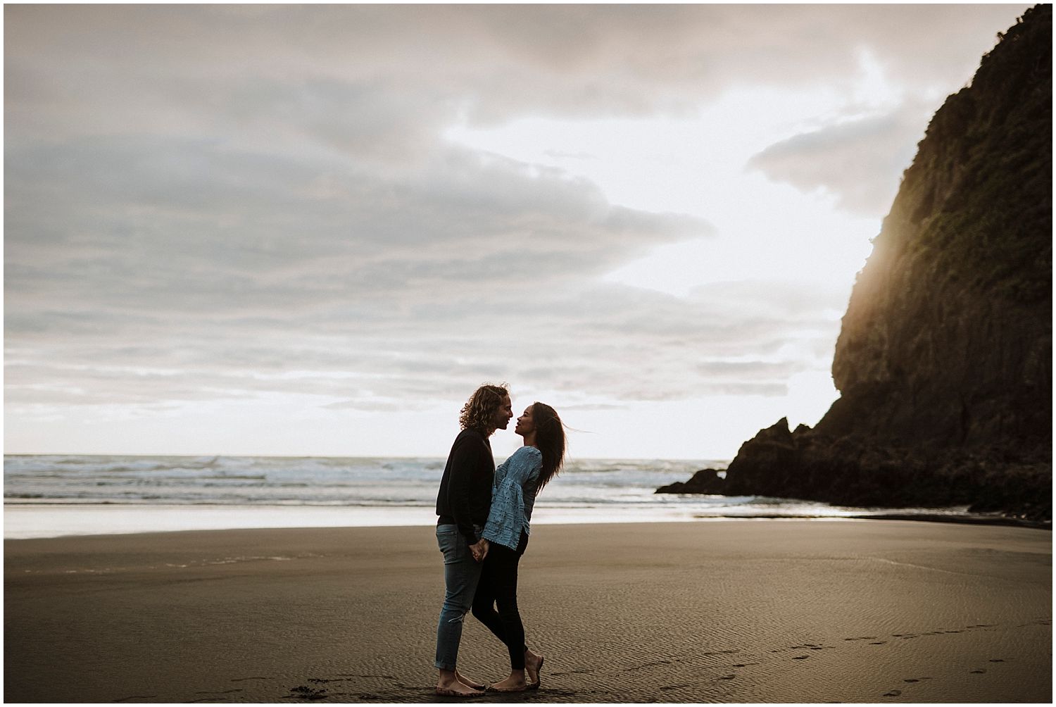 Piha beach engagement session17.jpg