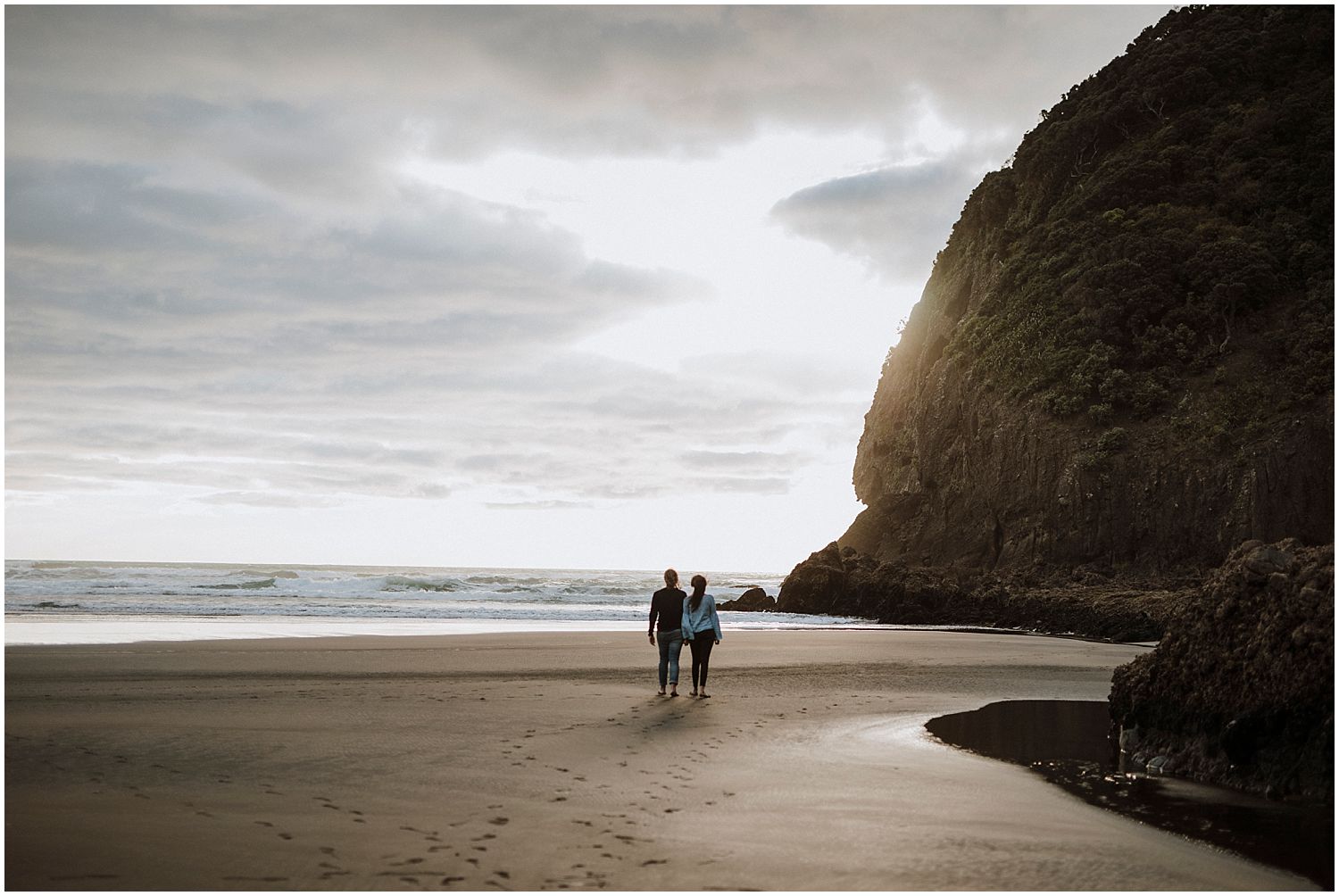 Piha beach engagement session18.jpg