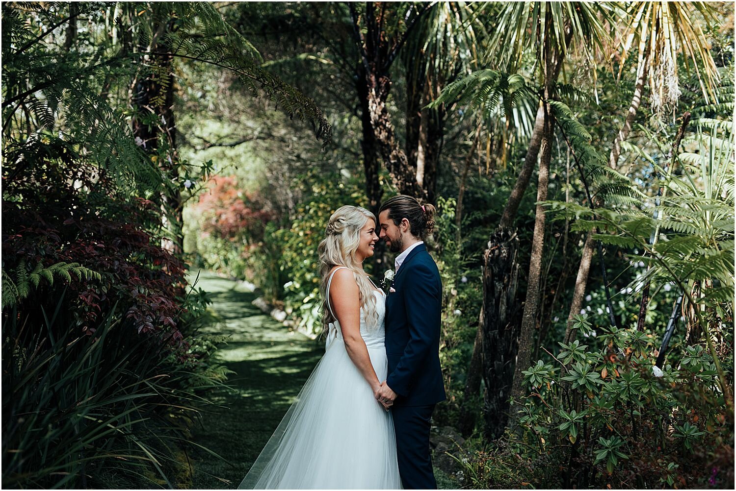 Bride and groom at Tui Hills on scenic drive