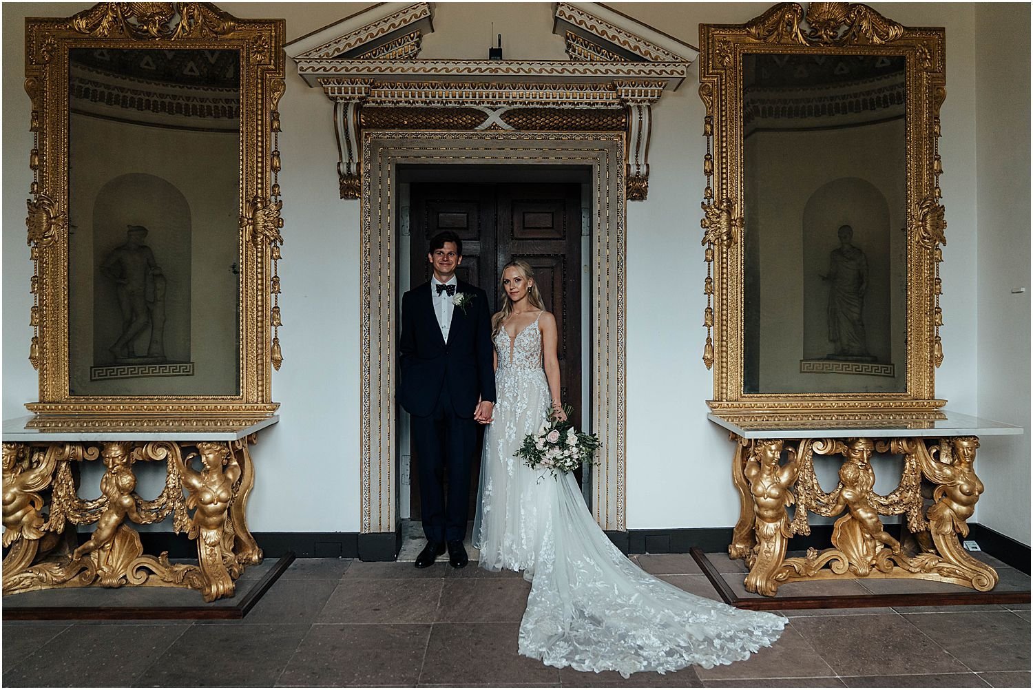 Wedding photo at Chiswick House and Gardens