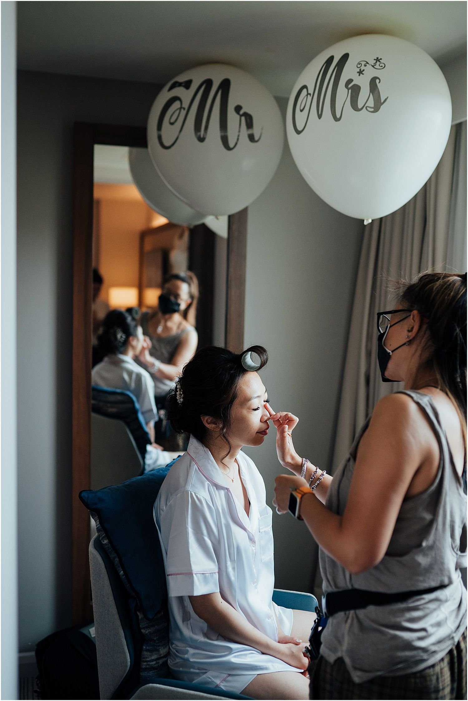 Bride getting ready at Courtyard by Marriott in Oxford