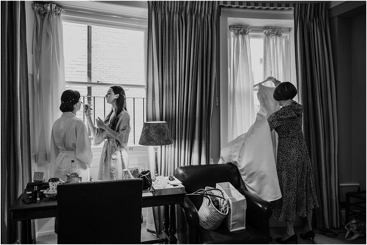 Bride getting ready at Brooks's club in Mayfair