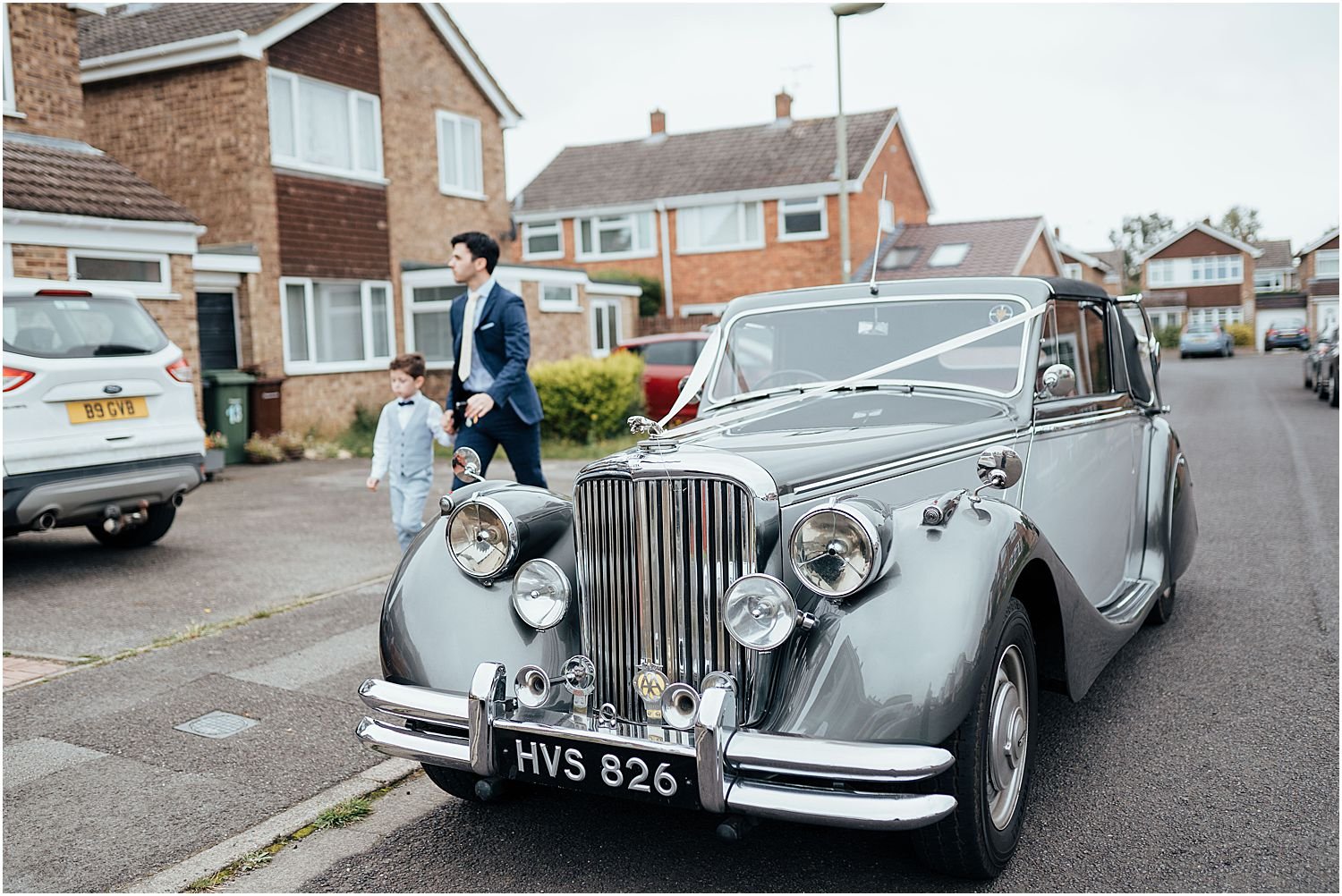 Wedding car arriving at bride's house in Oxford