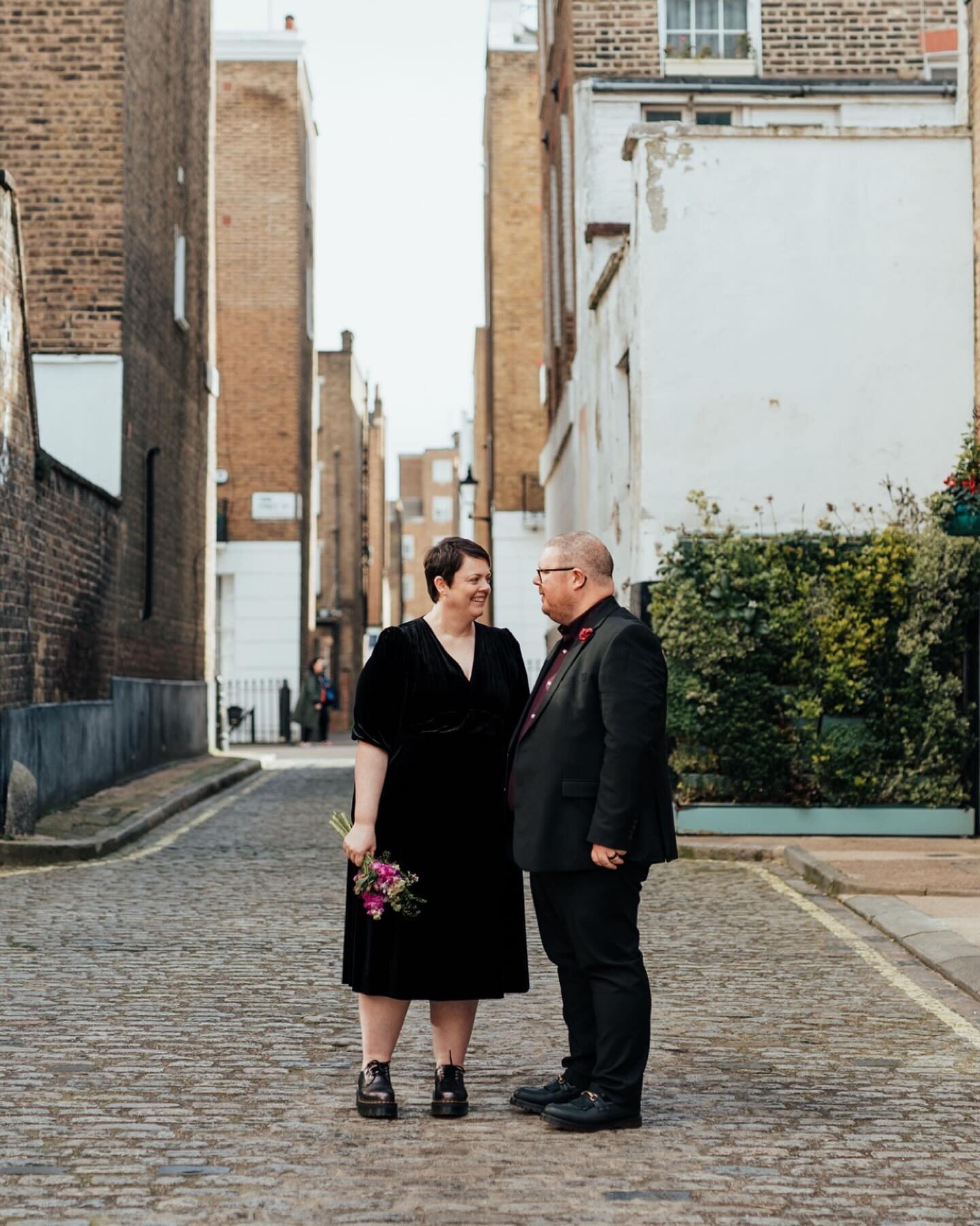 Hannah &amp; Chris &hearts;️ 23.03.2024. I had a brilliant whirlwind afternoon trip around London with H&amp;C last week Saturday! Starting off with getting married in the lovely Soho room at Marylebone Town Hall, we popped into a park, escaped a hai