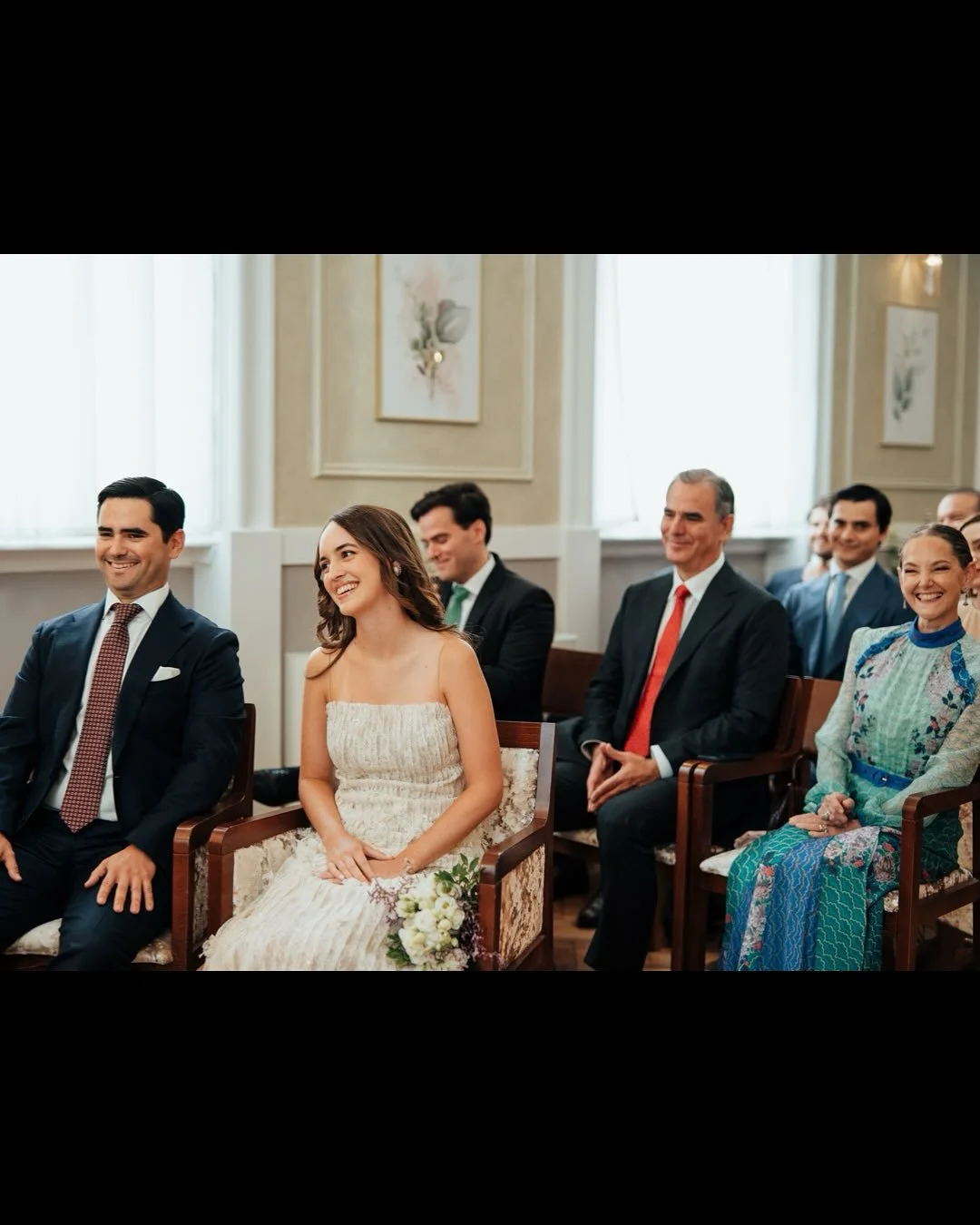 A beautiful day at Chelsea Old Town Hall for Maria and Luis. Their families had travelled over from Ecuador to celebrate with them, and it was a pleasure to capture those special moments for them with everyone in one place. &hearts;️&hearts;️&hearts;