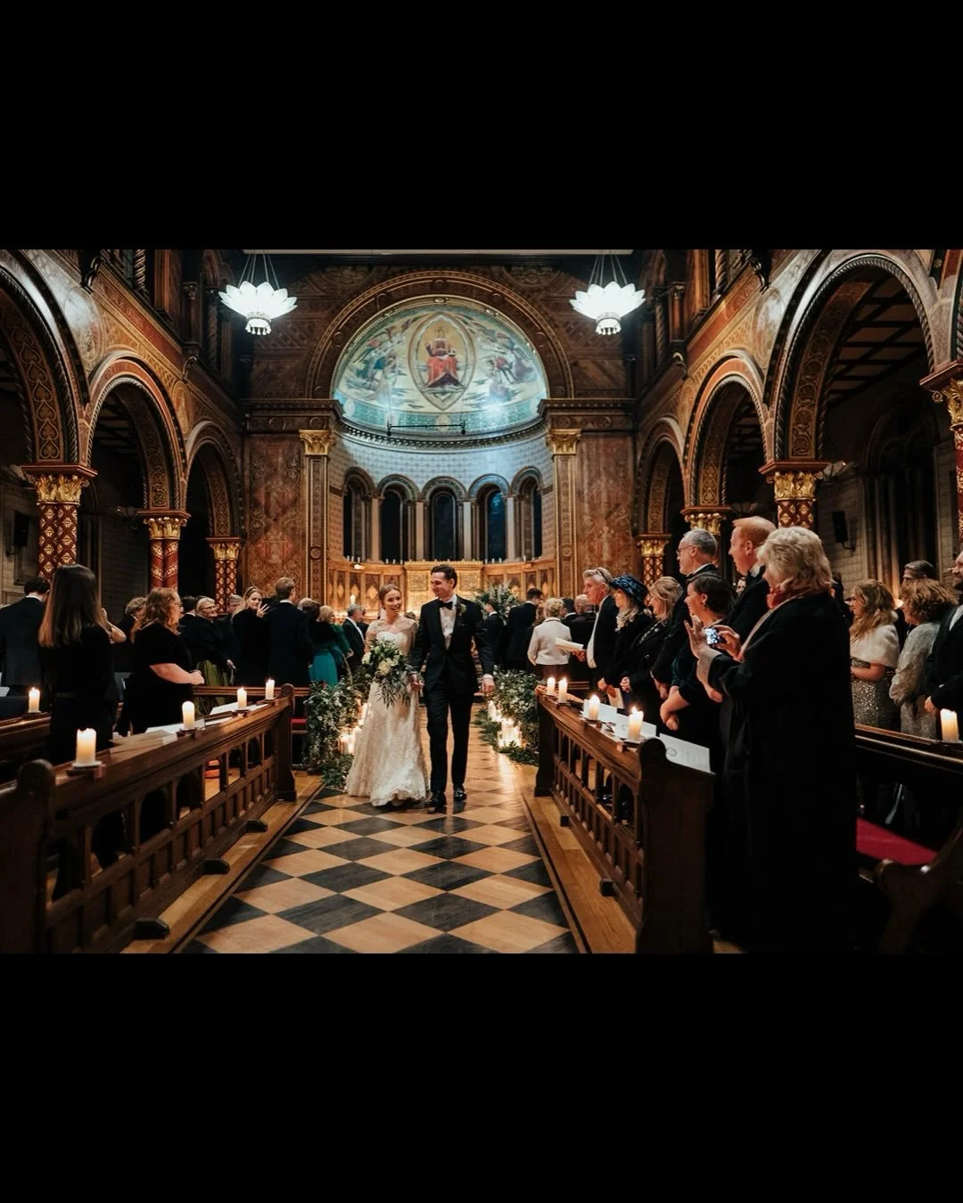 I hope you are all having a great start to the festive season. I love this time of year. Both shooting out and about in London and making my home super cozy and Christmassy. 
⠀⠀⠀⠀⠀⠀⠀⠀⠀
I&rsquo;m really looking forward to my December weddings at Londo