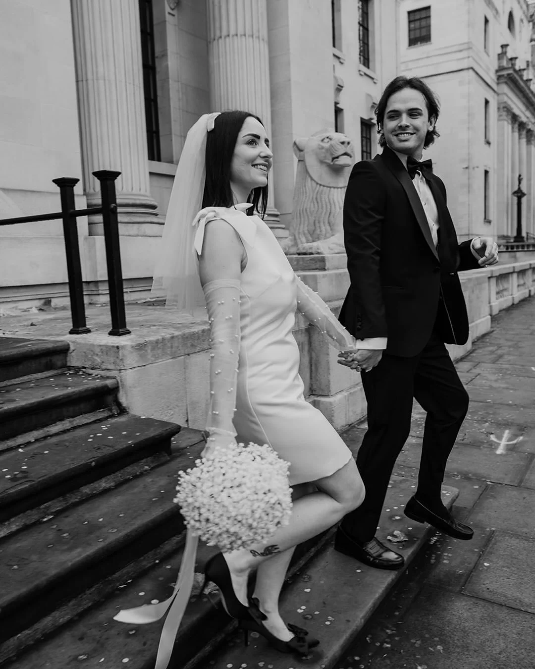 Congratulations to the wonderful Emily and Oliver! I had a brilliant time capturing their elopement at Old Marylebone Town Hall. 
.
It was just them and two witnesses, so super relaxed. After a little walk around Marylebone for their couple photos I 