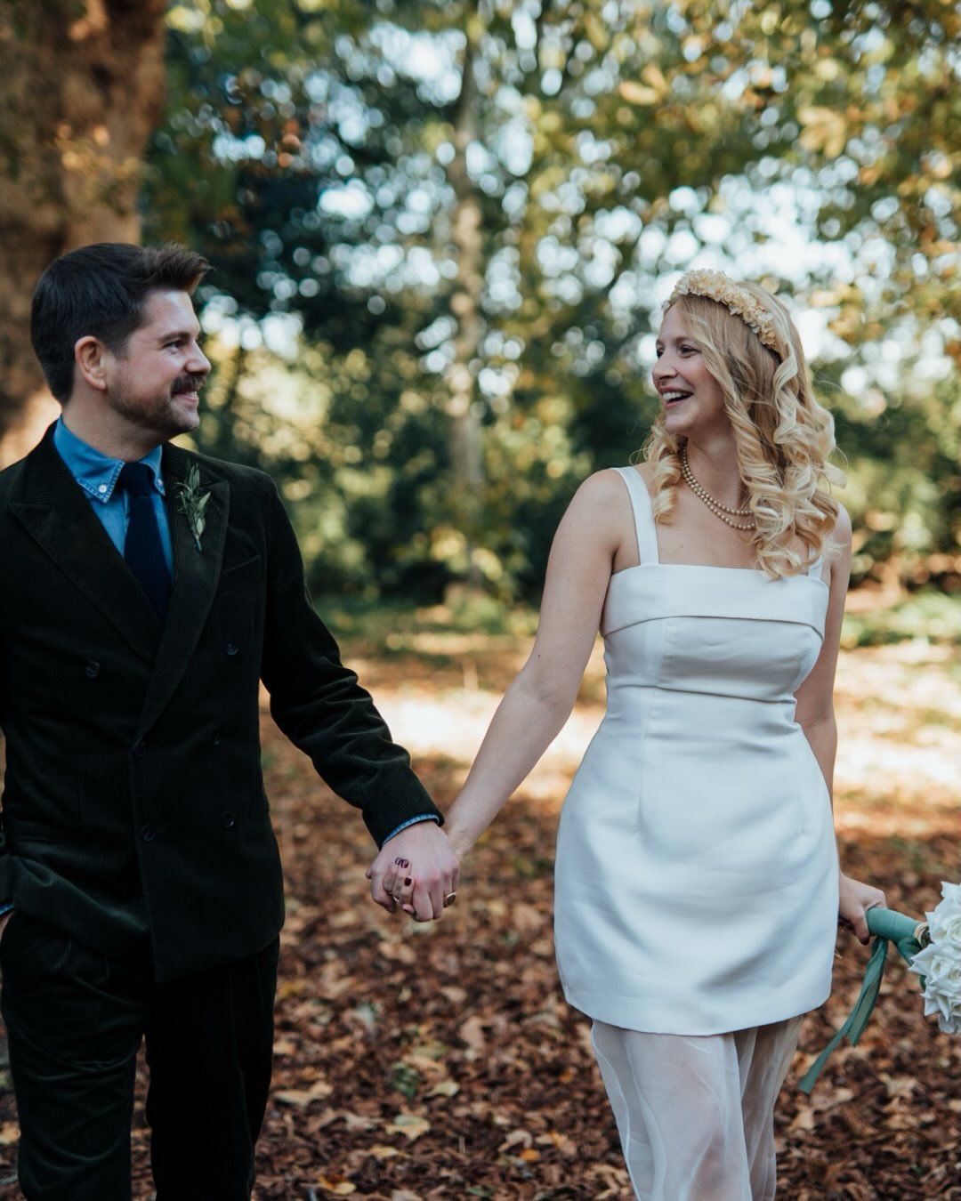 To kick off the new year, here are the lovely Kate and Jonny who married at the Pump House Gallery in Battersea Park last year. It brings back happy memories of the last warm days at the end of September with the most beautiful afternoon light! &hear