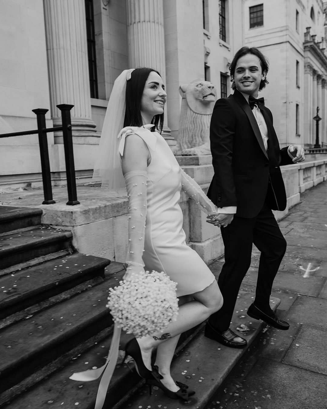 Congratulations to the wonderful Emily and Oliver! I had a brilliant time capturing their elopement at Old Marylebone Town Hall. 
.
It was just them and two witnesses, so super relaxed. After a little walk around Marylebone for their couple photos I 