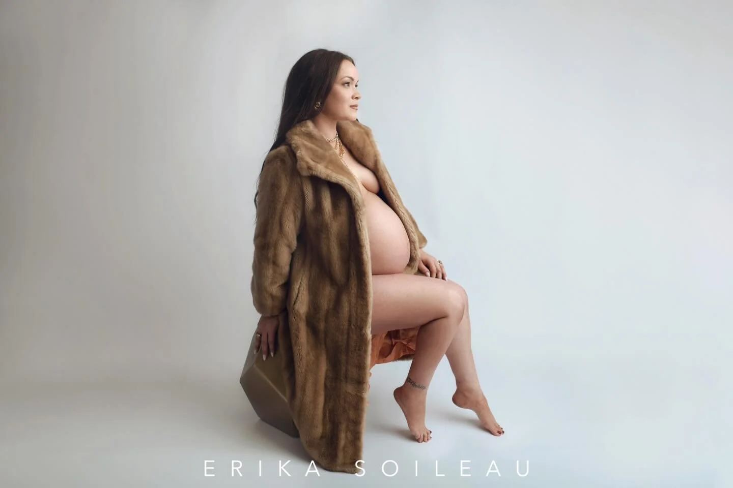 This mama is glowing.  My goodness, so lovely!  #maternity 

www.ErikaSoileau.com
