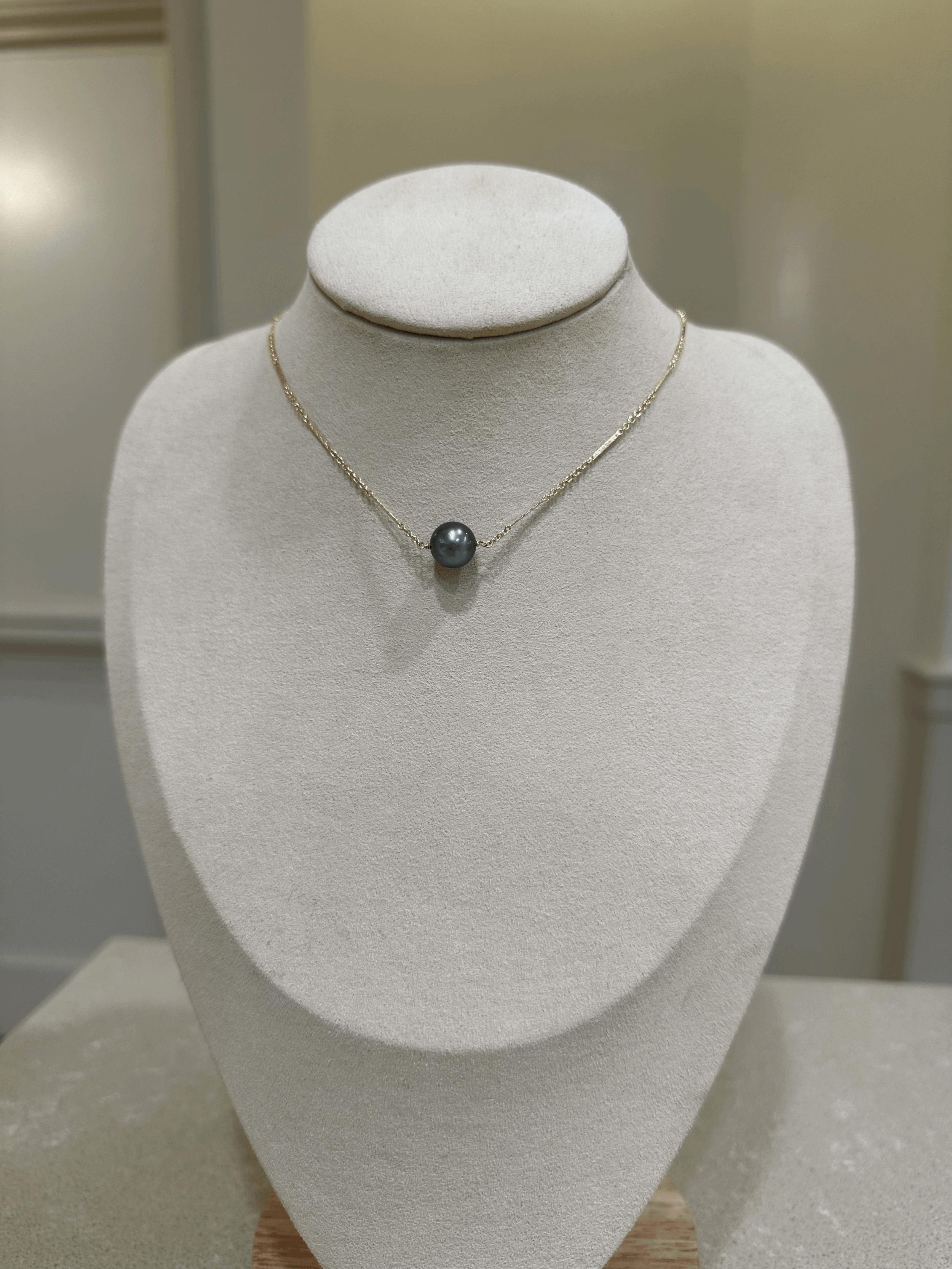 Minimal Tahitian Pearl Necklace