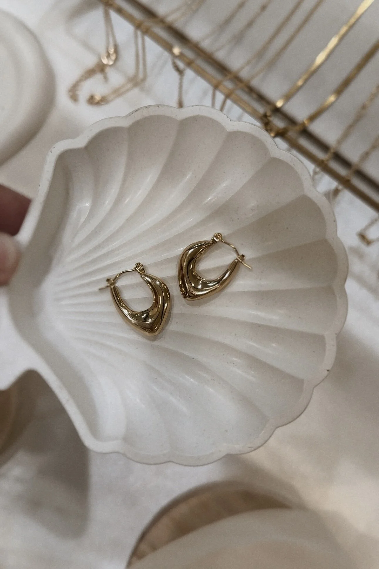 C9AE9406-E68F-409D-BF54-A4AD4F0F8995