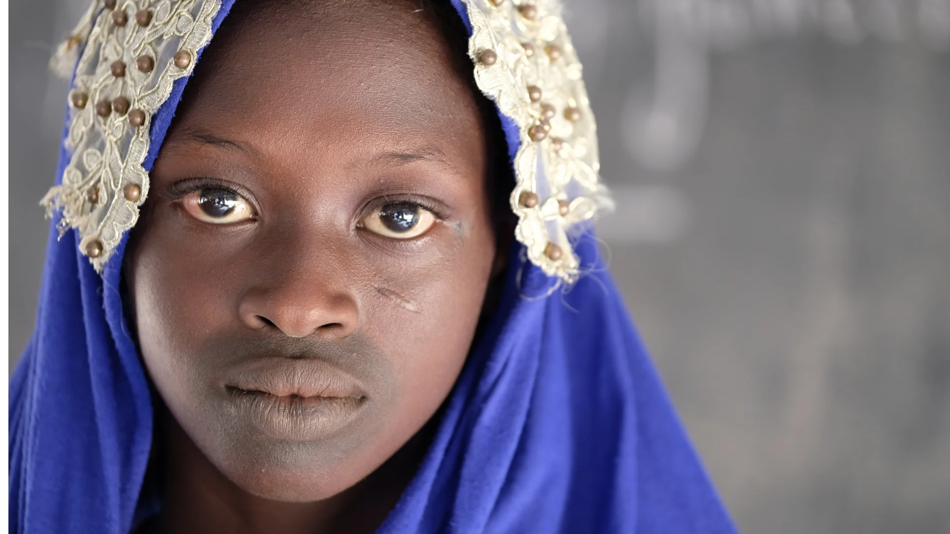 Oumo is a Fulani girl has been displaced by the crisis. She stands inside a temporary school in a UNICEF tent next to the collection of tents where they live outside of Mopti. An increase in violent attacks in central Mali have displaced thousands o…