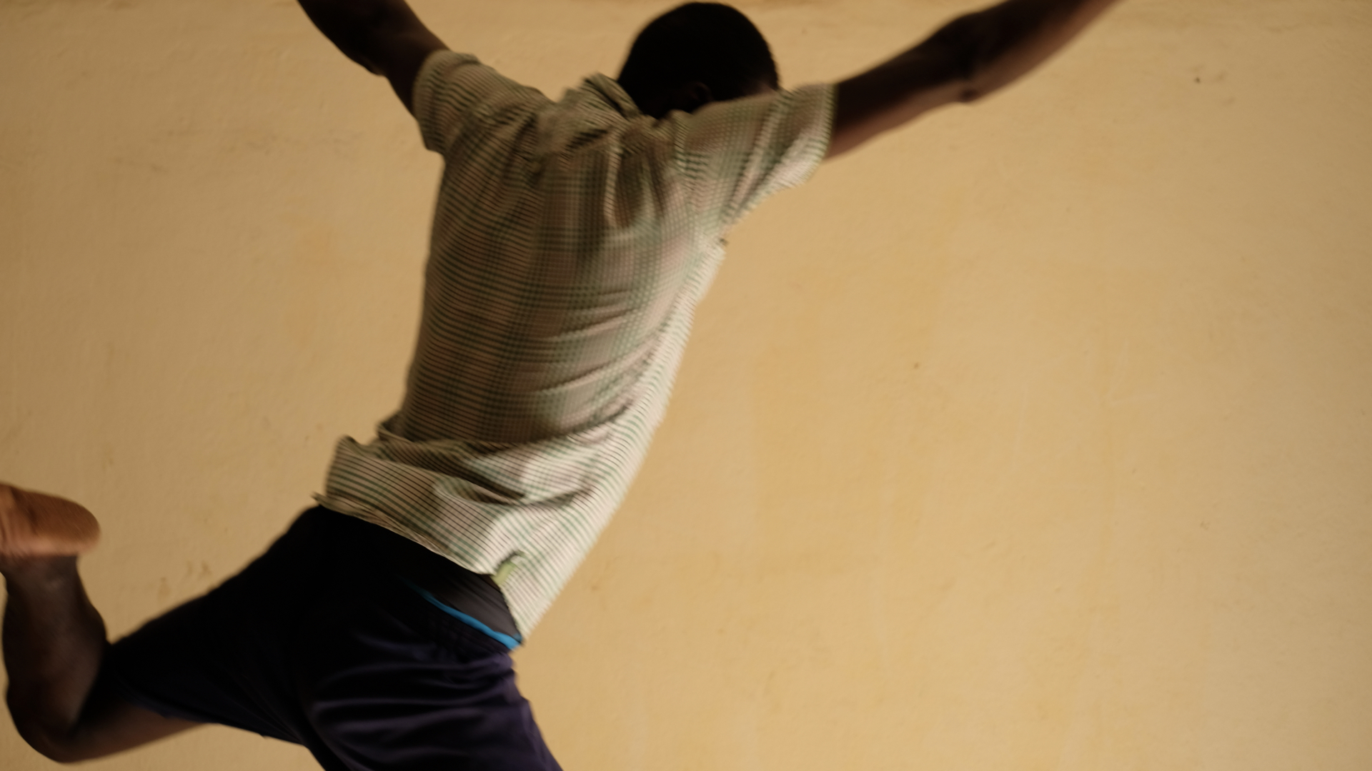 Sixteen year old Abdou was associated with an armed group. His family fled the violence but left him with their animals. Before long, the herd died from the drought and he was left alone without any means to survive. He joined the armed group seekin…