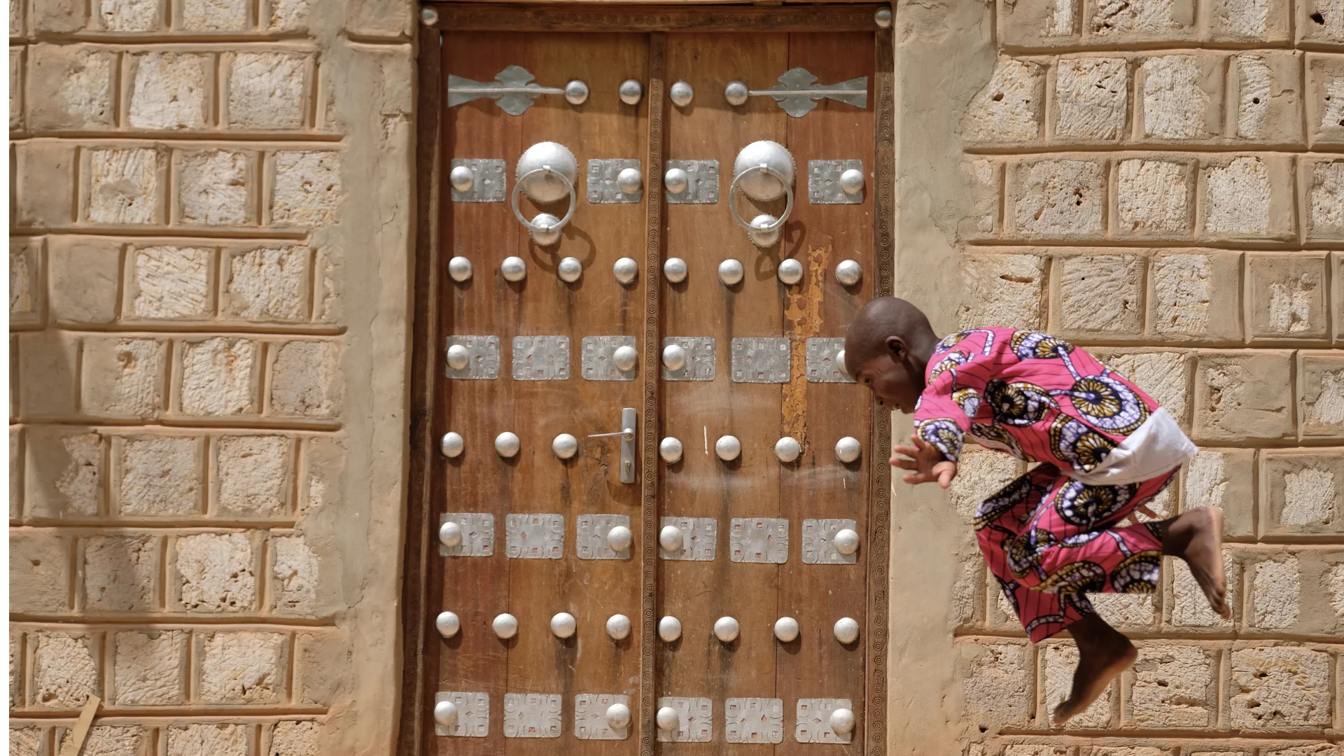 Adama has never known peace in his town of Timbuktu. He’s 9 now but for the past 7 years his community has been torn apart by conflict and lawlessness. He witnessed extreme violence at several points during his life and he’s gotten support to help h…