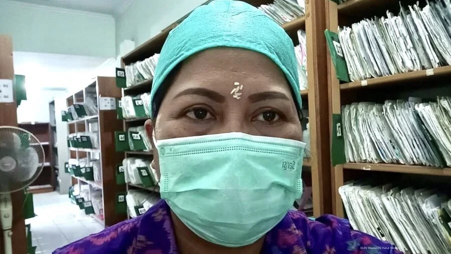 Indonesia: “The coronavirus pandemic is difficult for everyone,” says Desi. “With the current situation, I may not be physically present, but I want to still be there to give mental and emotional support.” Ni Ketut Rediten ‘Desi’…