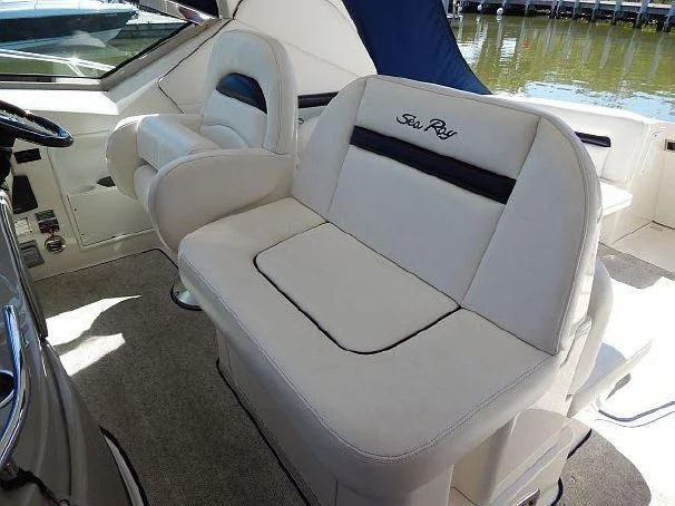 coast-yacht-charter-searay-380-sundancer-7.jpg