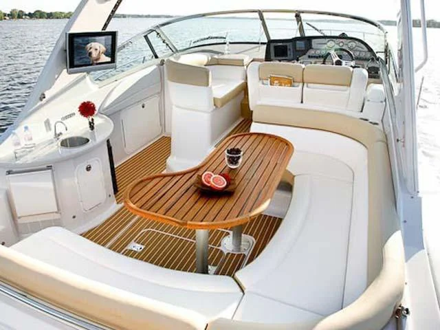 coast-yacht-charter-fourwinns-v378-vista-5.jpg