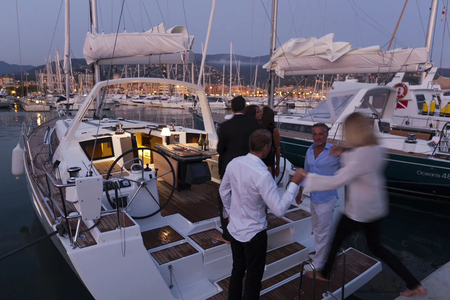 coast-yacht-charter-beneteau-oceanis-45-5.jpg
