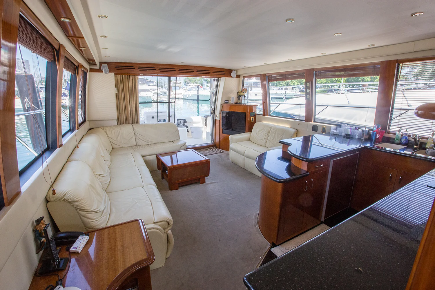 carver-570-coast-yacht-charter-5.jpg