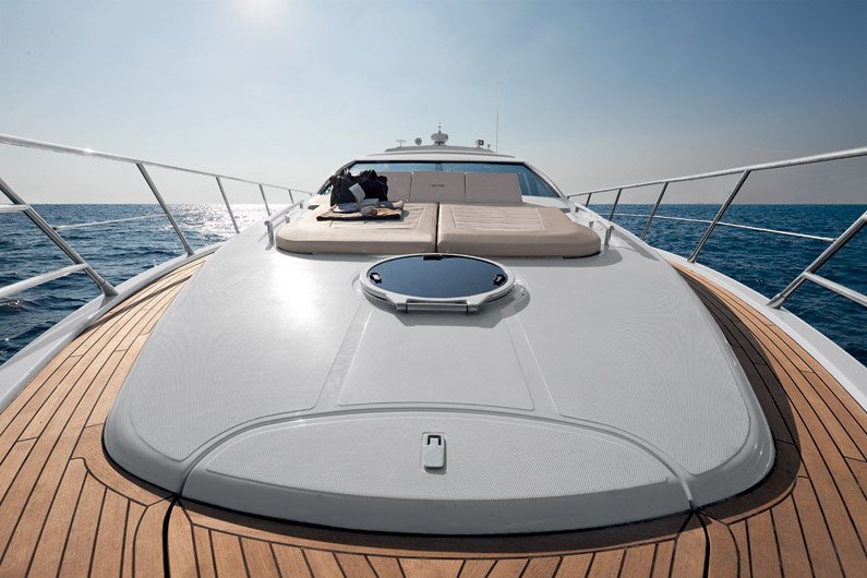 coast-yacht-charter-membership-fractional-lease-share-boat-club-62-azimut-17.jpg