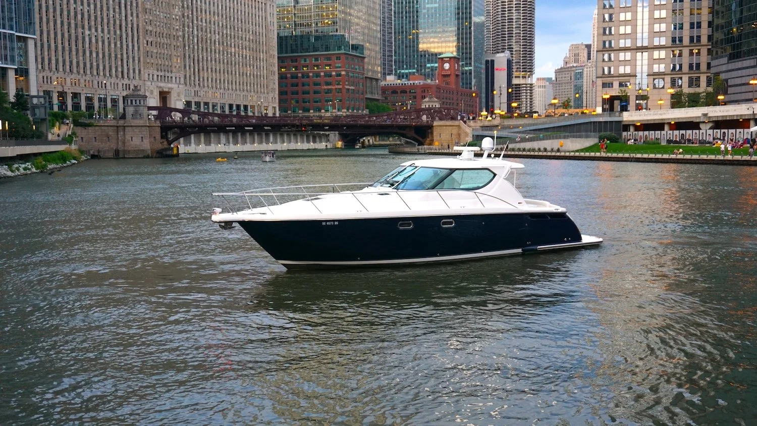 tiara-4300-sovran-coast yachts-boat club-yacht charter-chicago.JPG