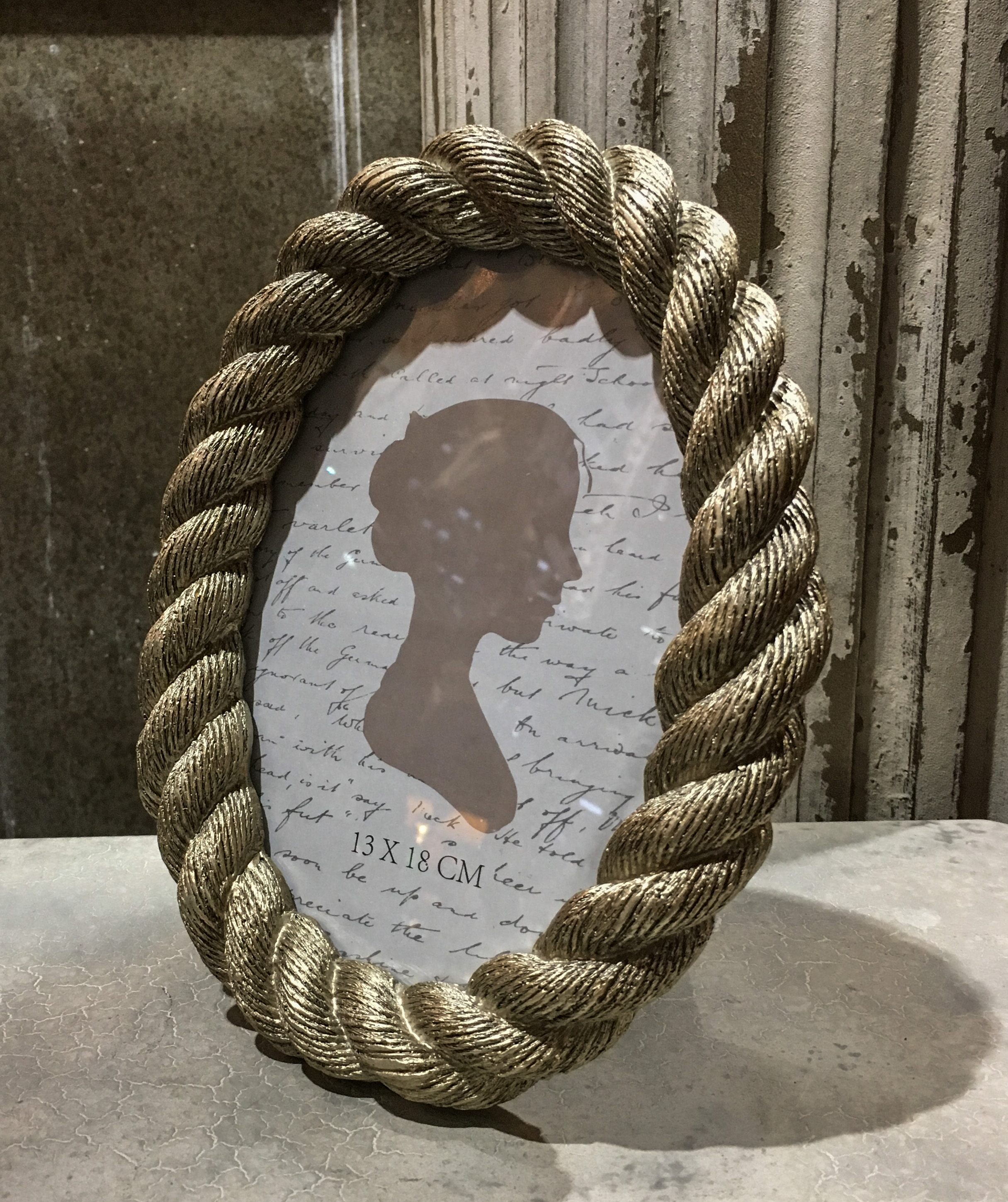 Oval twisted rope photoframe with silver finish.jpg