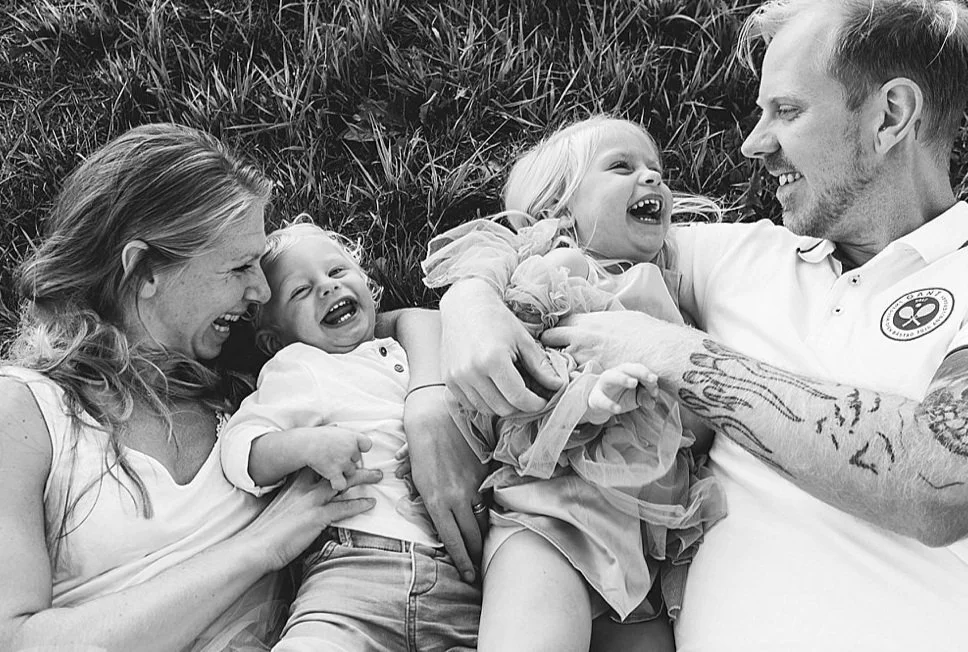 Familjefotograferingar på ängen i Vallentuna