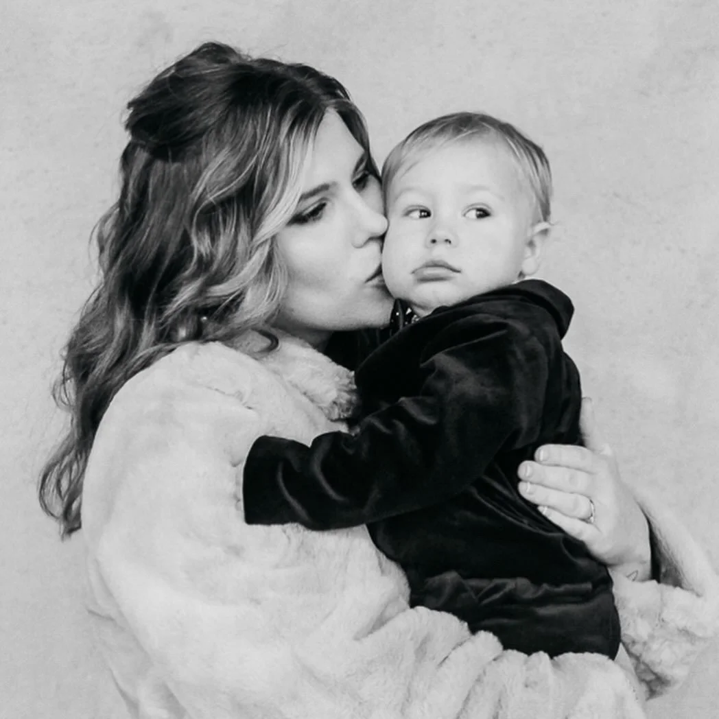 Du Mamma: 
Ta plats i din story och l&aring;t den aldrig n&aring;gonsin handla om r&auml;dslor och os&auml;kerheter. L&aring;t inte r&ouml;sterna p&aring; insidan lura dig till att g&ouml;mma dig. 

Du. &Auml;r. N&aring;gons. Hela. V&auml;rld. O. Han