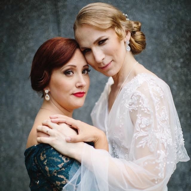 [Personligt] 3/3 

De flesta jag tr&auml;ffar s&auml;ger samma sak n&auml;r de f&aring;r h&ouml;ra om v&aring;r historia. &rdquo;Det hade jag aldrig klarat, du m&aring;ste vara s&aring; stark och ha ett s&aring; &ouml;ppet sinne&hellip;&rdquo; Det &a