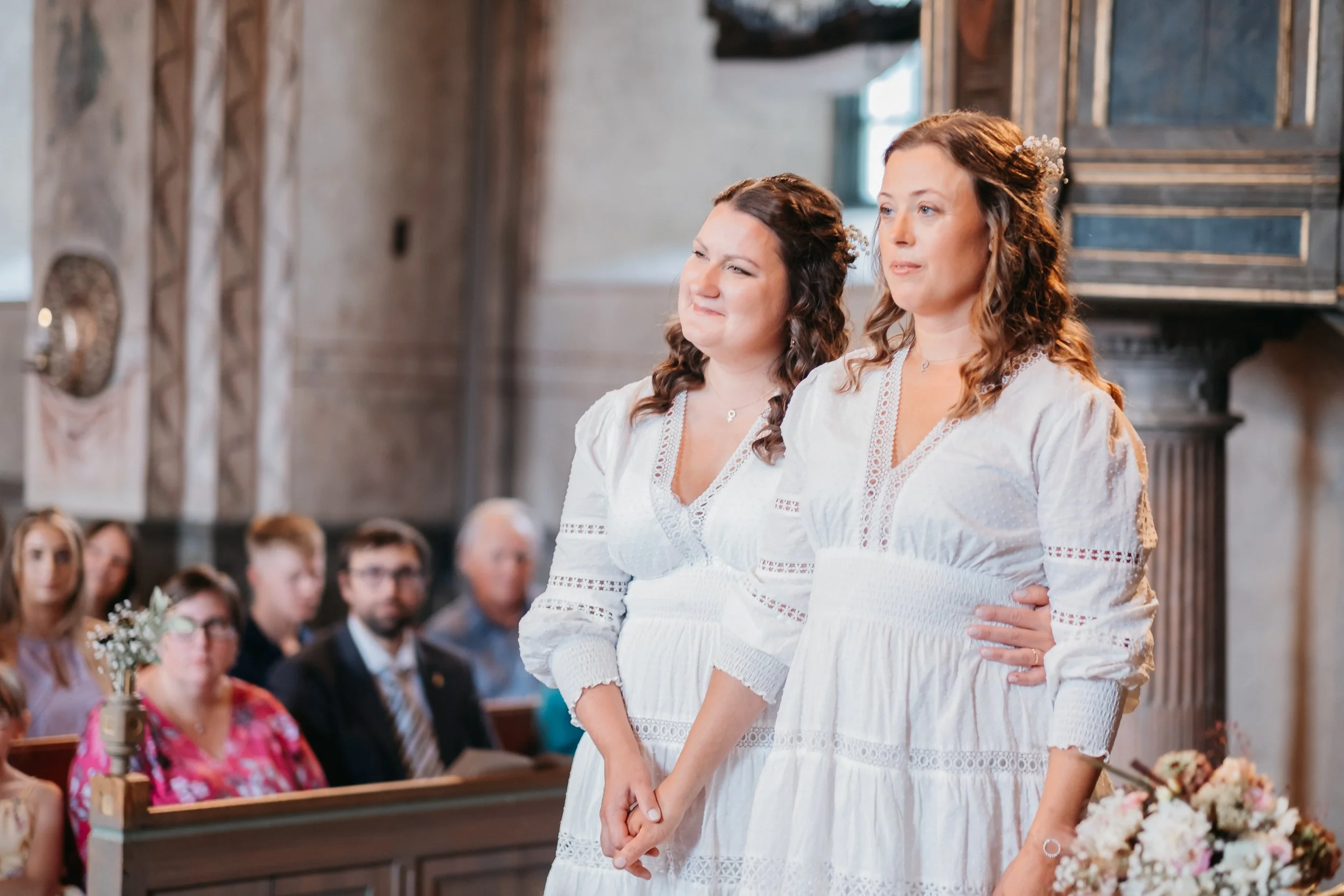 BRÖLLOP | Bröllopsfotograf i Täby Kyrka med Sofia o Sara