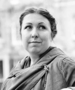 Ruth-Ware-horizontal-c-Ollie-Grove.jpg