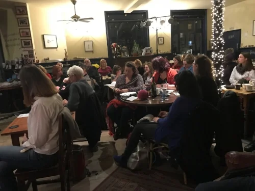 The salon in full swing