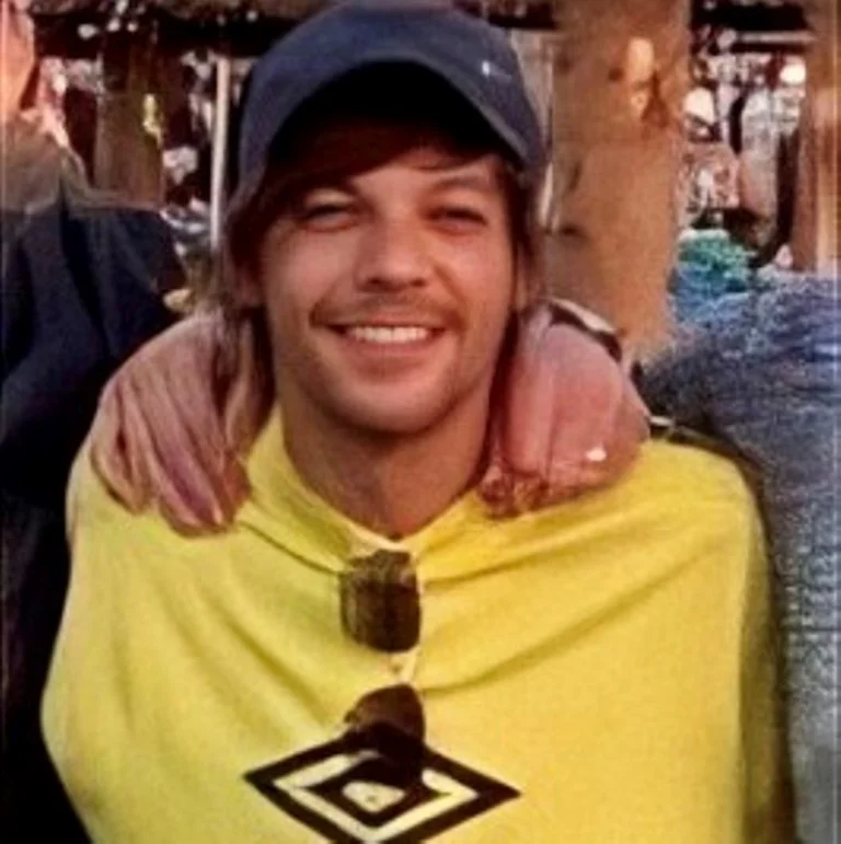 30 Louis Tomlinson Record Label Labels Design Ideas 2020