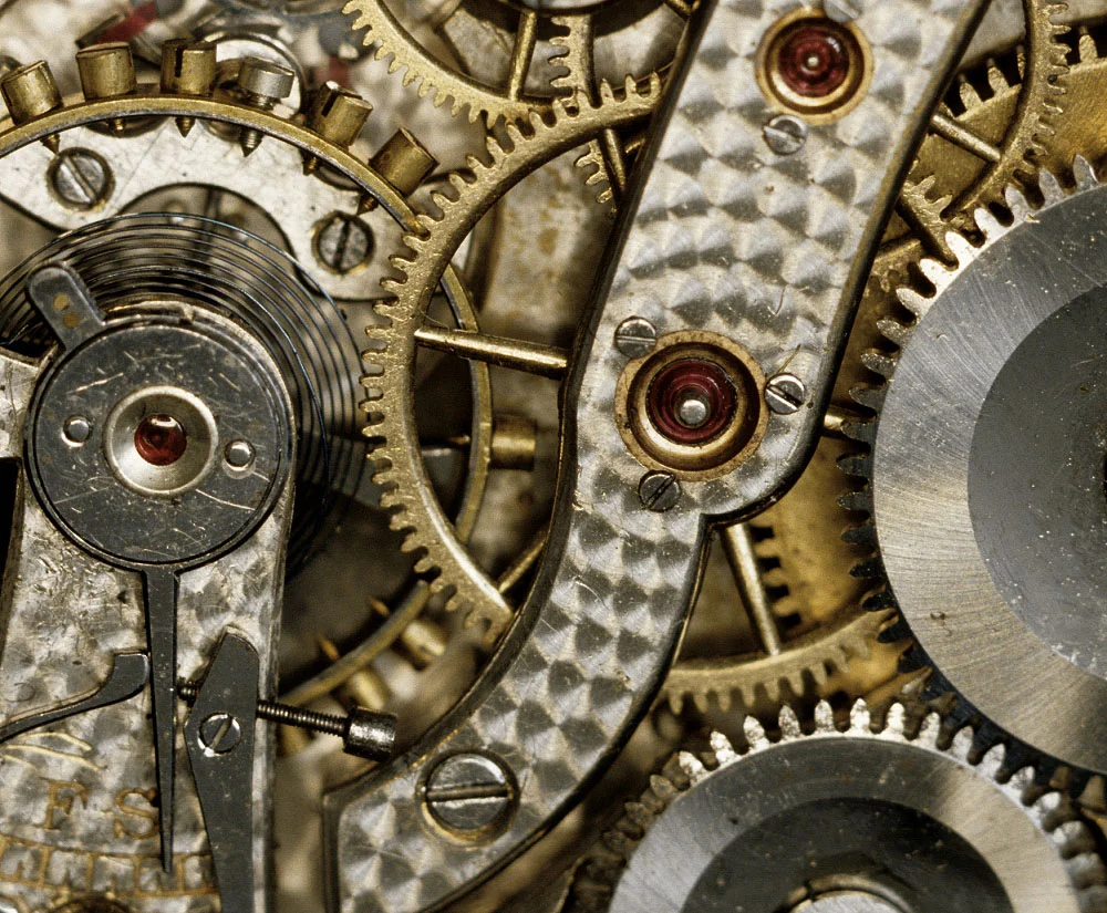 Innards_of_an_AI-139a_mechanical_watch.jpg
