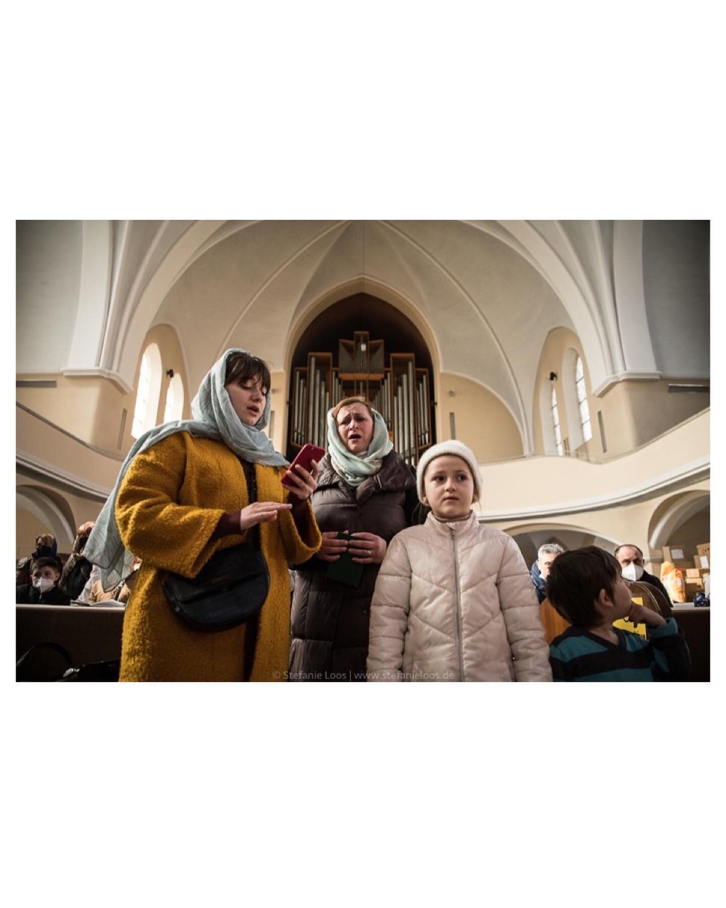 Praying for Peace
Members of the Ukrainian Orthodox community, who have found shelter for their church service in an evangelical church, and refugees from Ukraine celebrate a church service in Berlin
.
for @apnews
.
Story by Kirsten Grieshaber

https