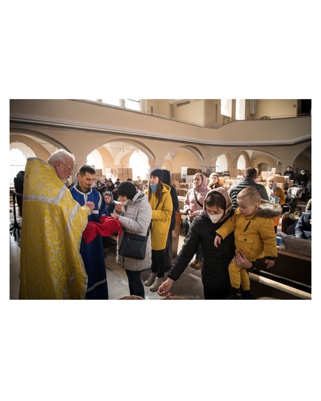 Praying for Peace
Members of the Ukrainian Orthodox community, who have found shelter for their church service in an evangelical church, and refugees from Ukraine celebrate a church service in Berlin
.
for @apnews
.
Story by Kirsten Grieshaber

https