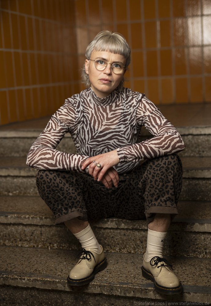 StefanieLoos_Portrait_SL20260316c0403.jpg