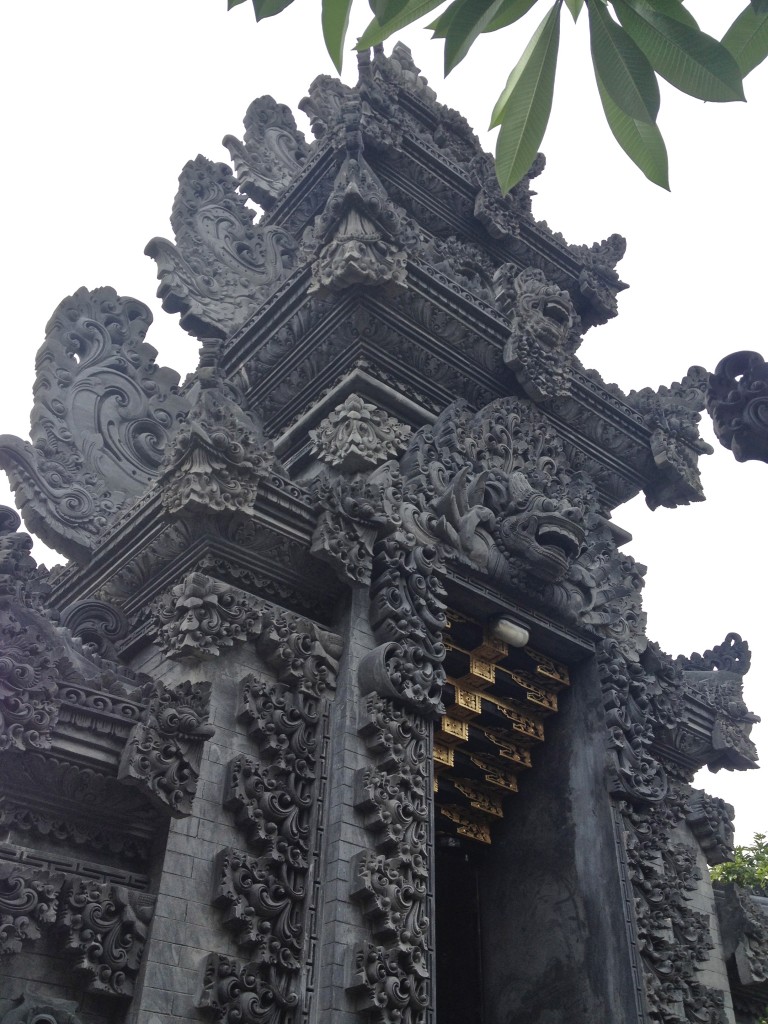 There are a ton of these temples. This one was casually tucked away behind an unmarked gate between a barbershop and a convenience store.