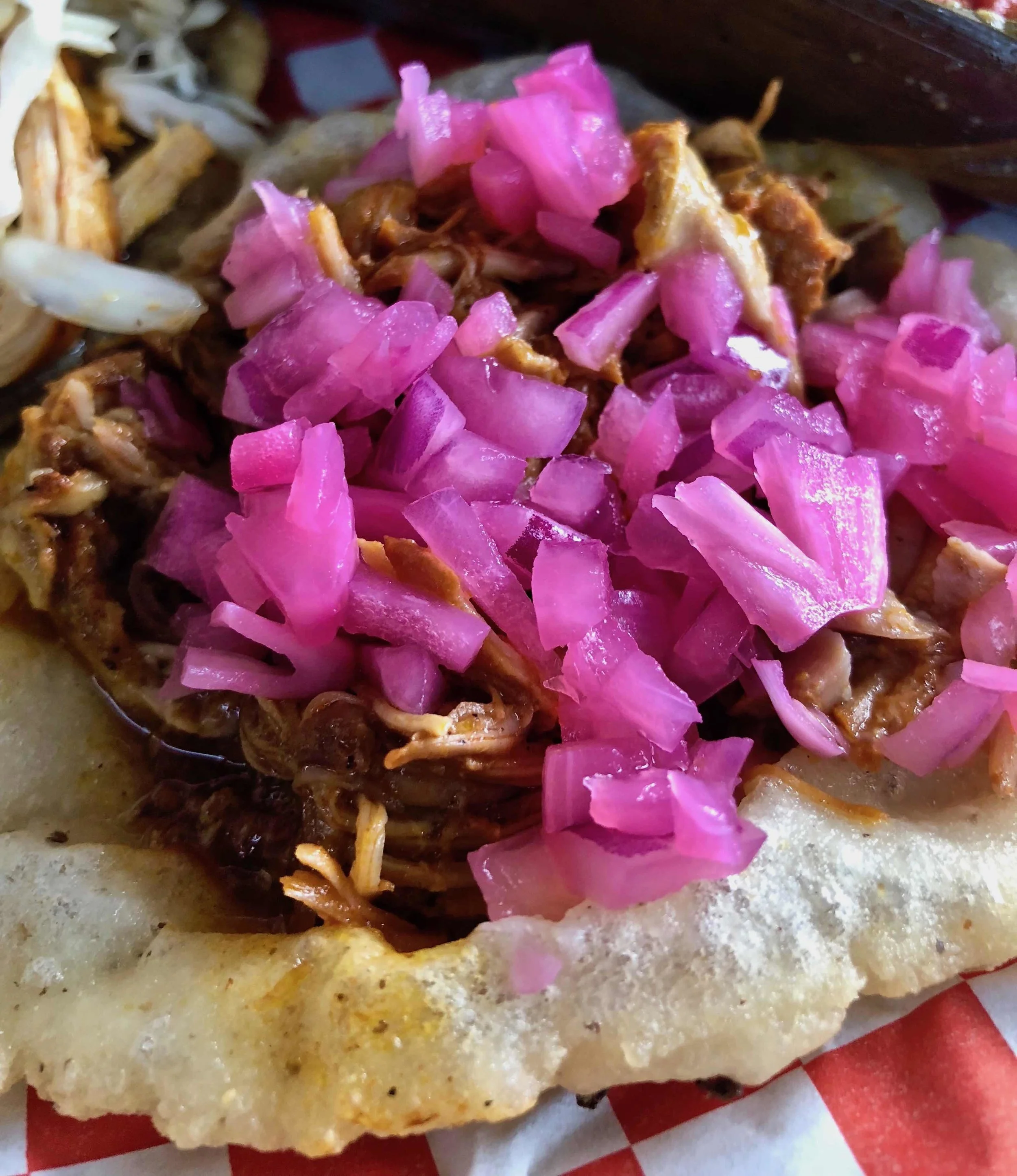 salbute con cochinita pibil
