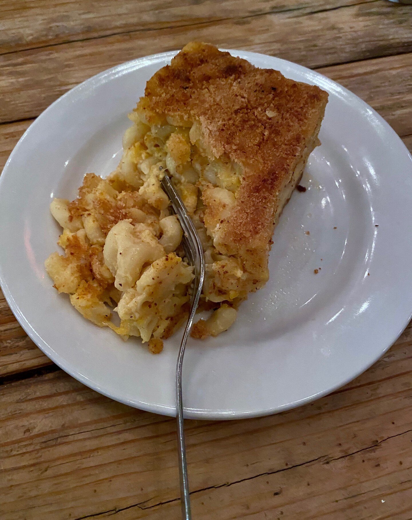 casual weeknight #dinner at #geerstreetgarden #durham #macandcheese #browniesundae #friedchicken salad #food #placesiveeaten https://www.placesiveeaten.com/blog/where-to-eat-in-durham