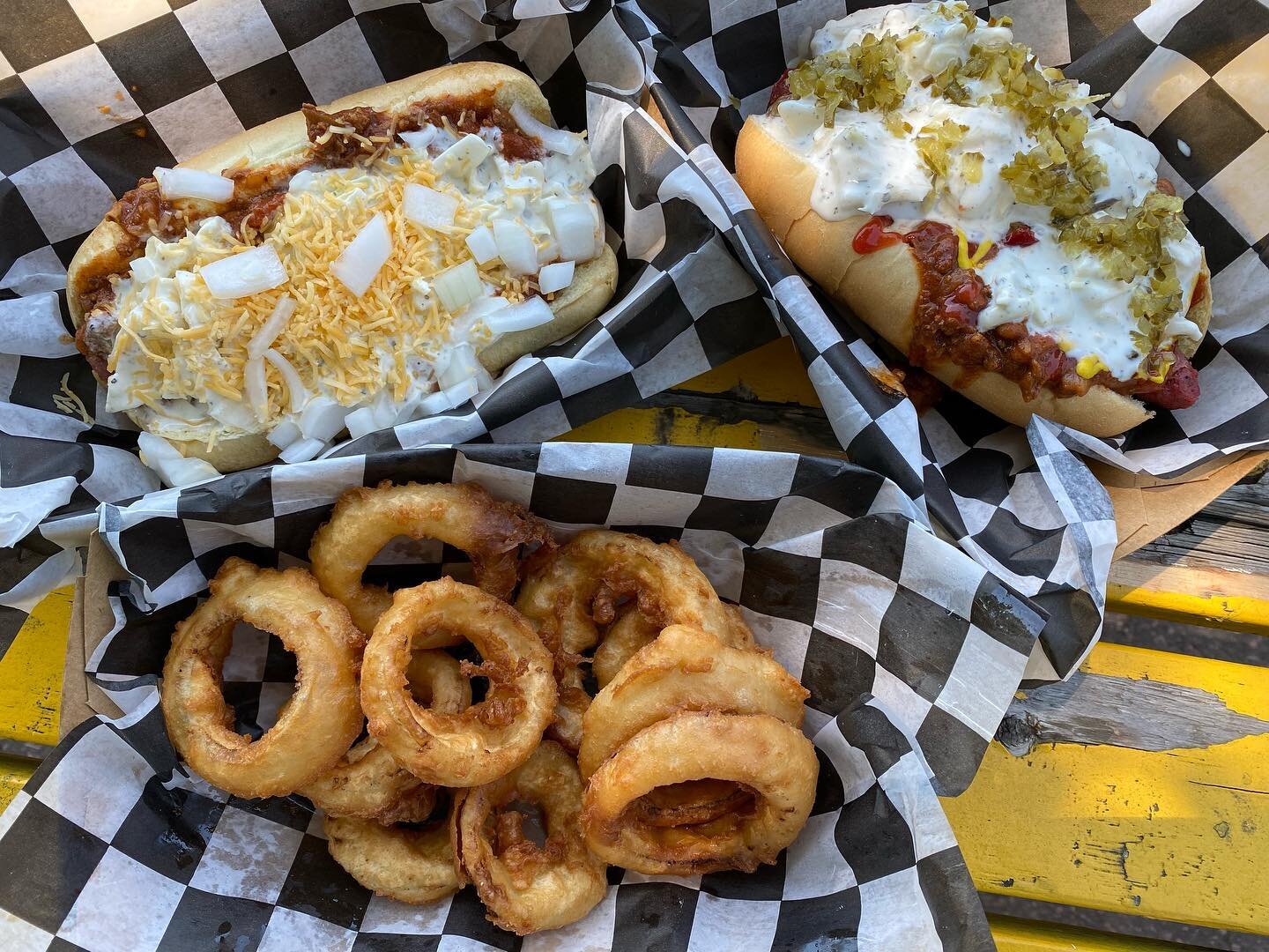 So many choices at #hungrydog #onionrings amaze as was slaw these dogs are huge #mitchellsd #lunch #hotdogs #food #placesiveeaten