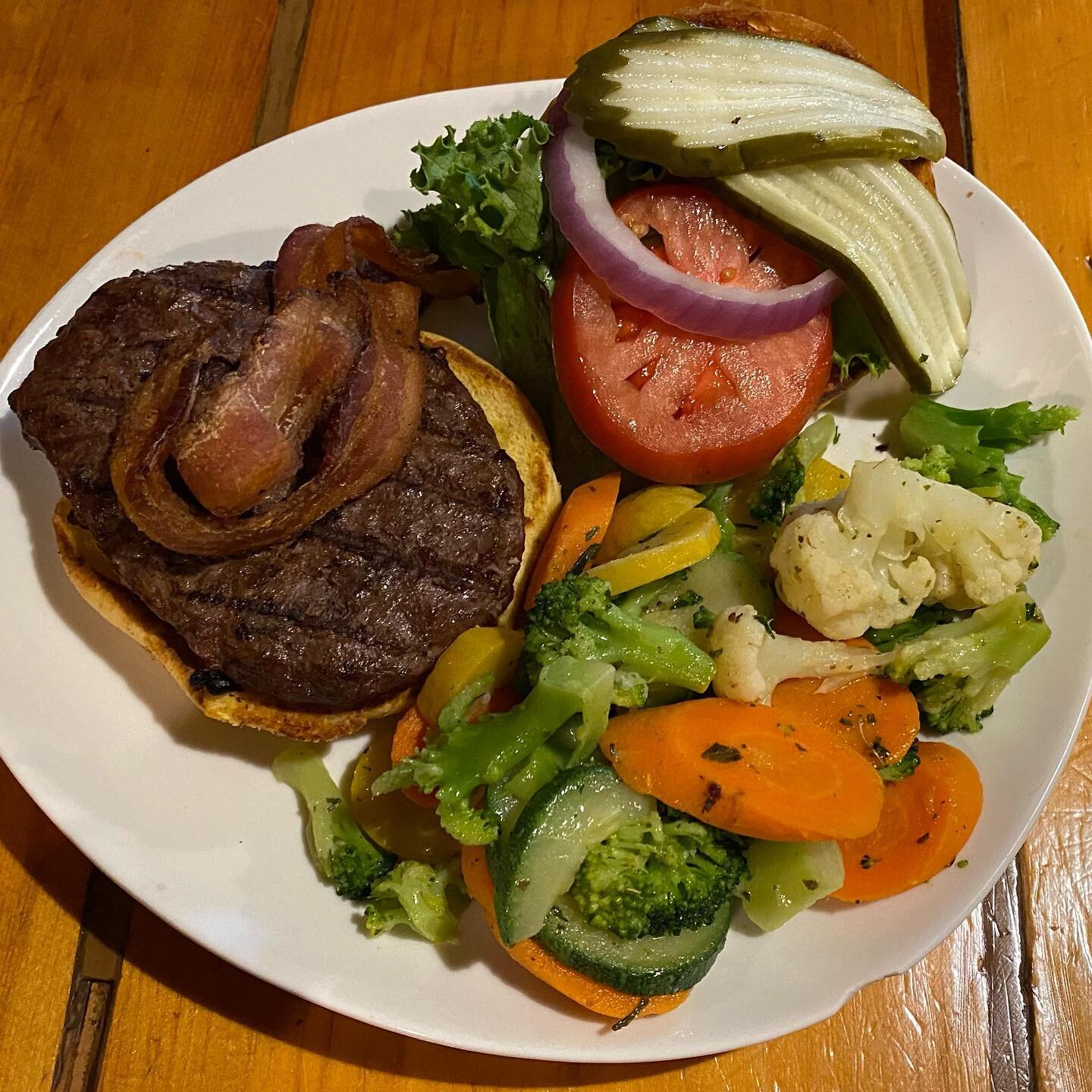 Last nights #dinner #elkburger with #bacon a little overdone but good enough #powderlodge #burger #veggies #southdakota #food #placesiveeaten #meat