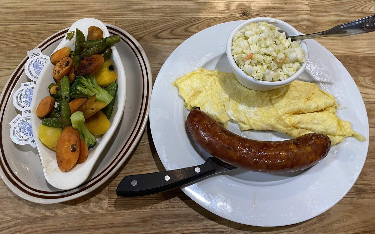 hearty #montana #lunch #bratwurst #eggs #slaw #grilledveggies #hangingfivefamilyrestaurant #butte #brunch #food #placesiveeaten
