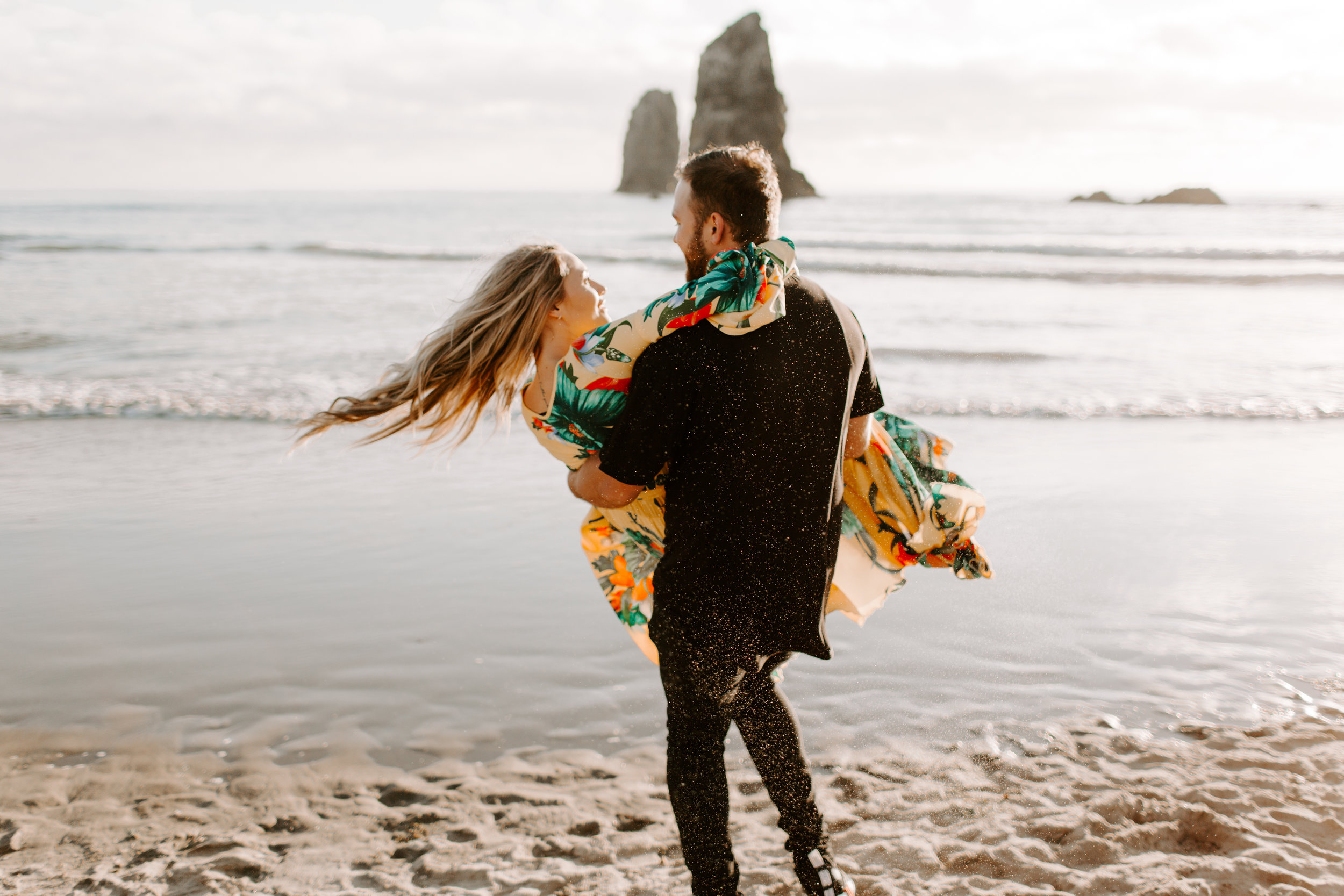 MADISONRYLEE_HANNAH+DAKOTA_CANNONBEACH_OREGONEngagement_0022.jpg