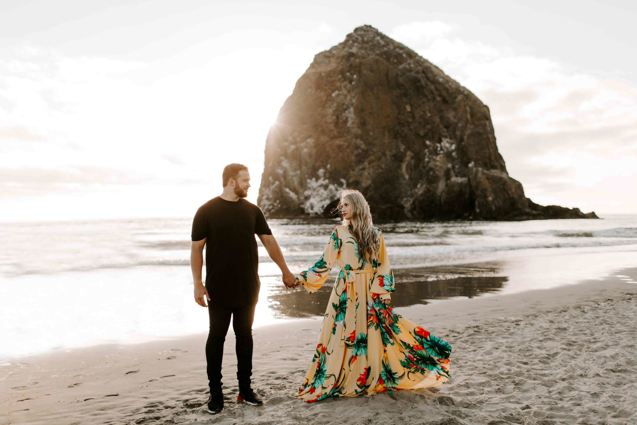 MADISONRYLEE_HANNAH+DAKOTA_CANNONBEACH_OREGONEngagement_0026.jpg