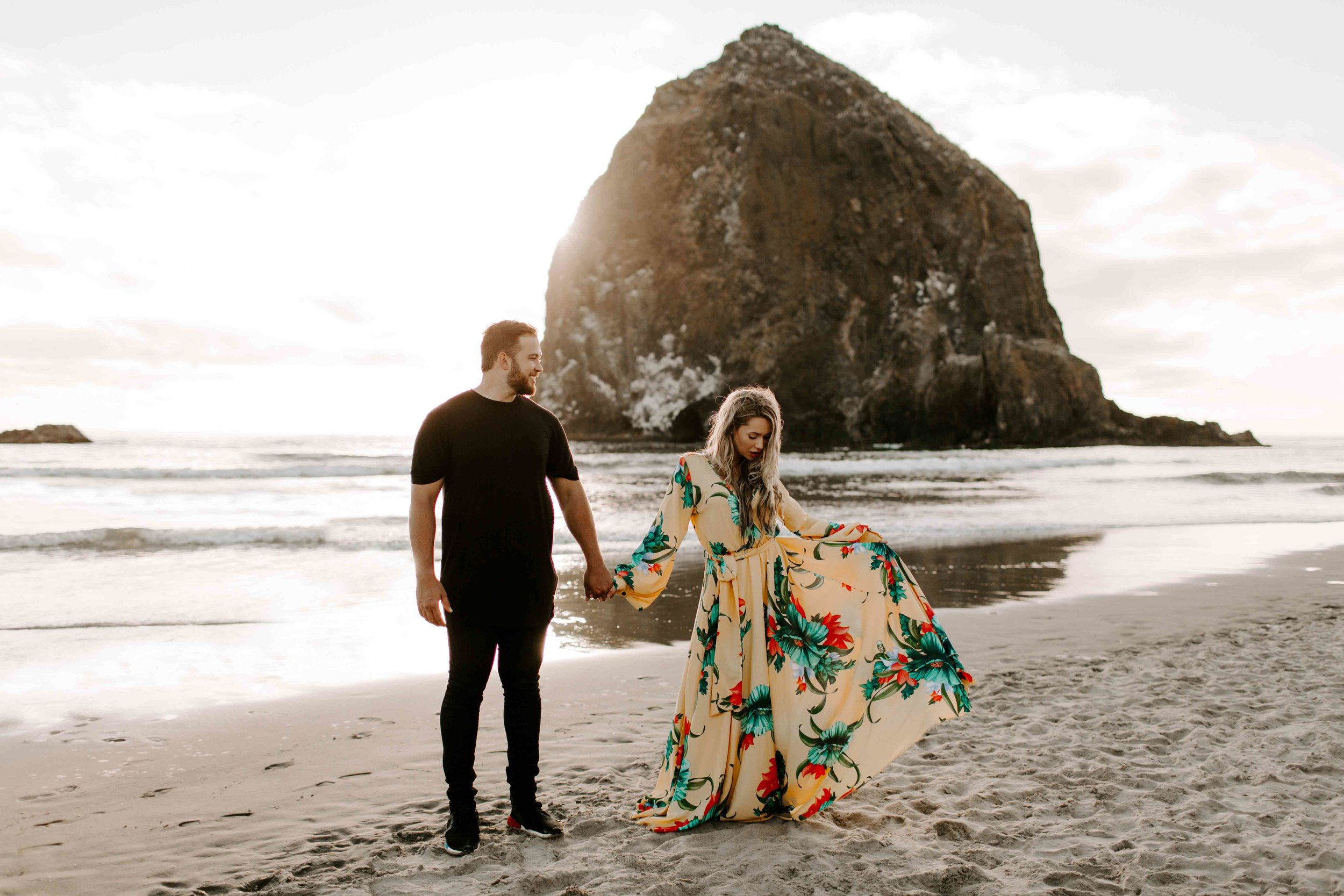 MADISONRYLEE_HANNAH+DAKOTA_CANNONBEACH_OREGONEngagement_0027.jpg