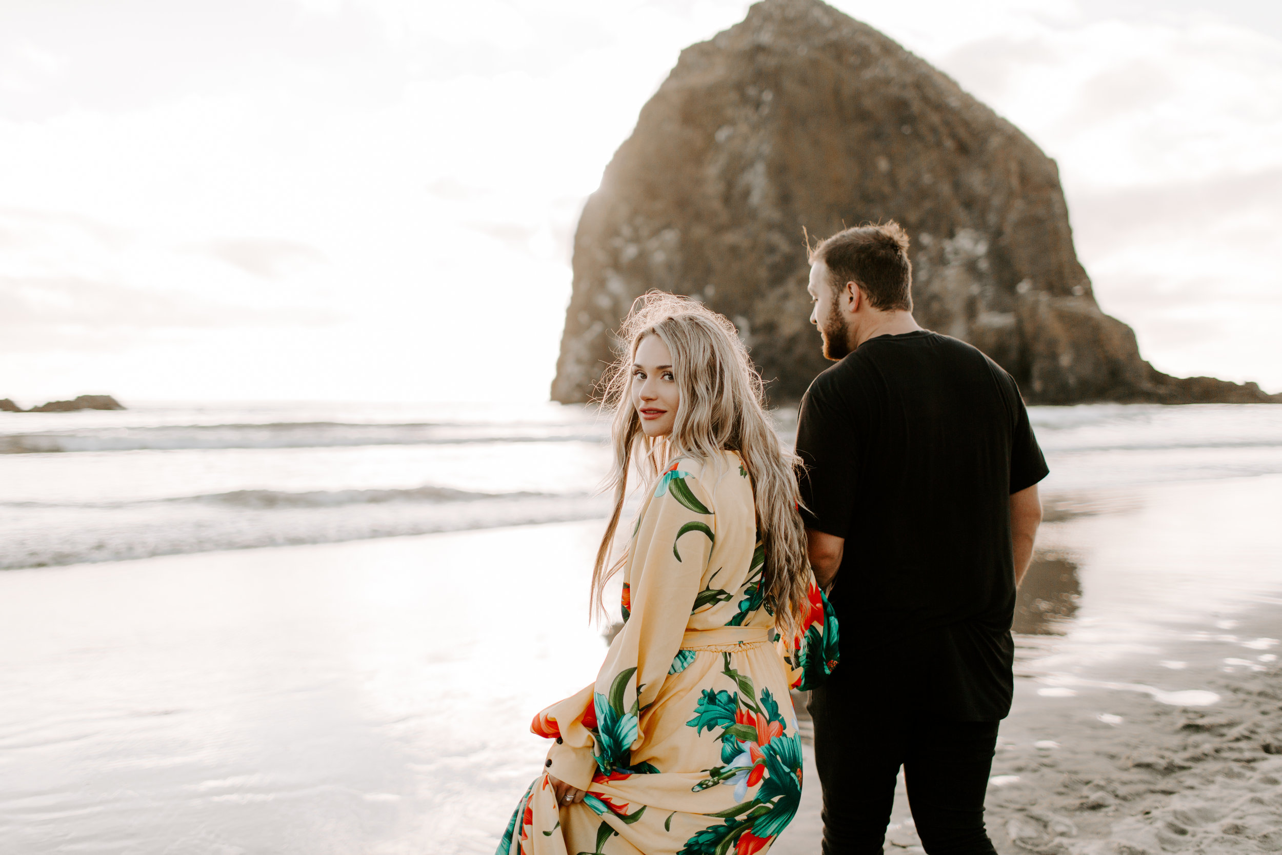 MADISONRYLEE_HANNAH+DAKOTA_CANNONBEACH_OREGONEngagement_0034.jpg