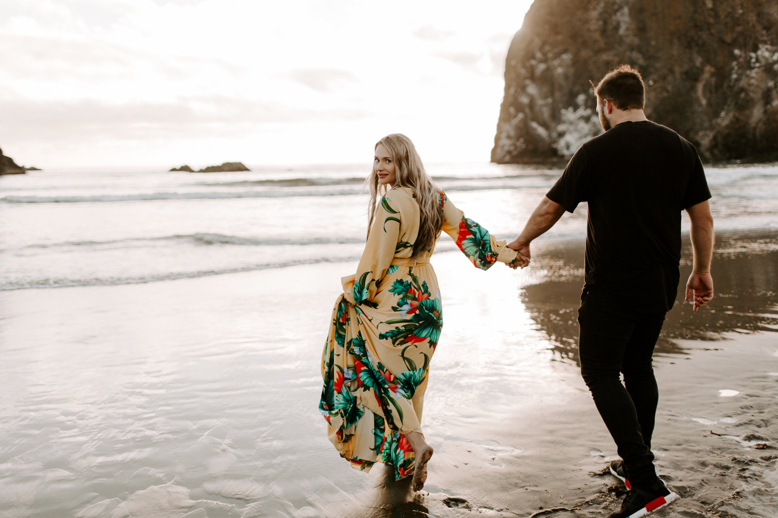 MADISONRYLEE_HANNAH+DAKOTA_CANNONBEACH_OREGONEngagement_0035.jpg