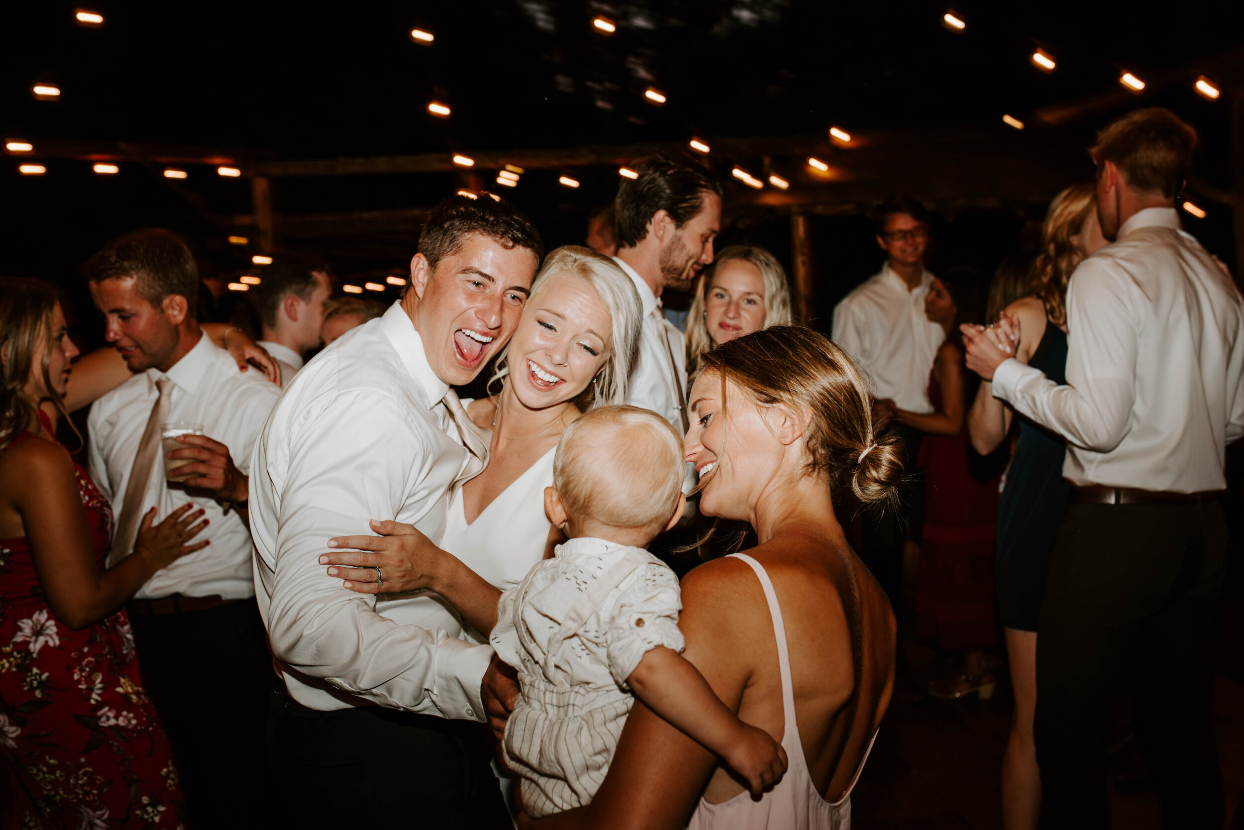 EMILY+CAMERON_LAKEARROWHEADWEDDING_MADISONRYLEE_1000.jpg